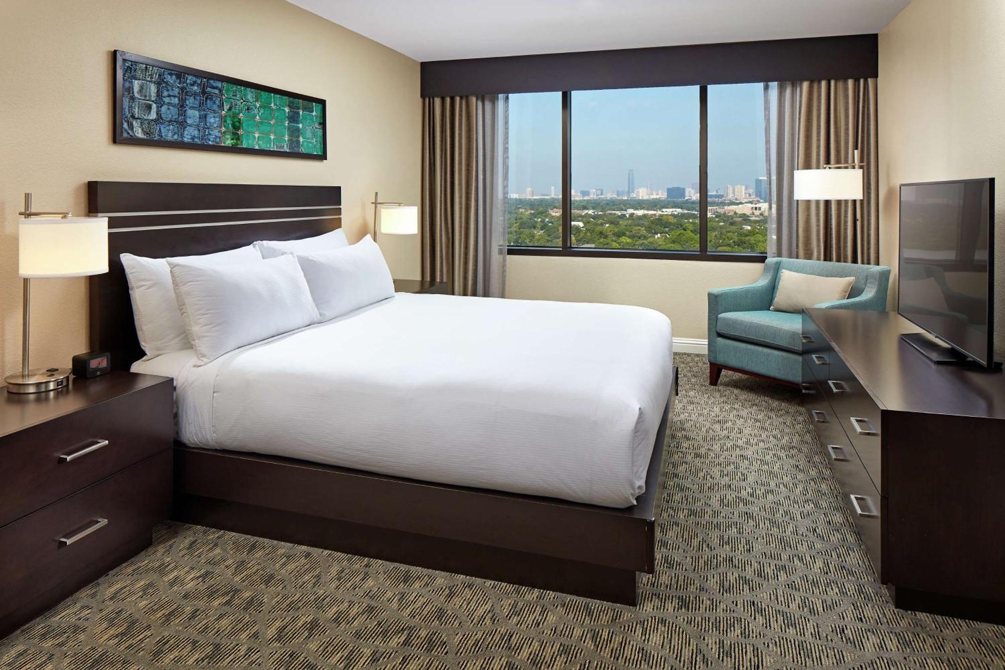 Отель Hilton Houston Plaza/Medical Center Экстерьер фото