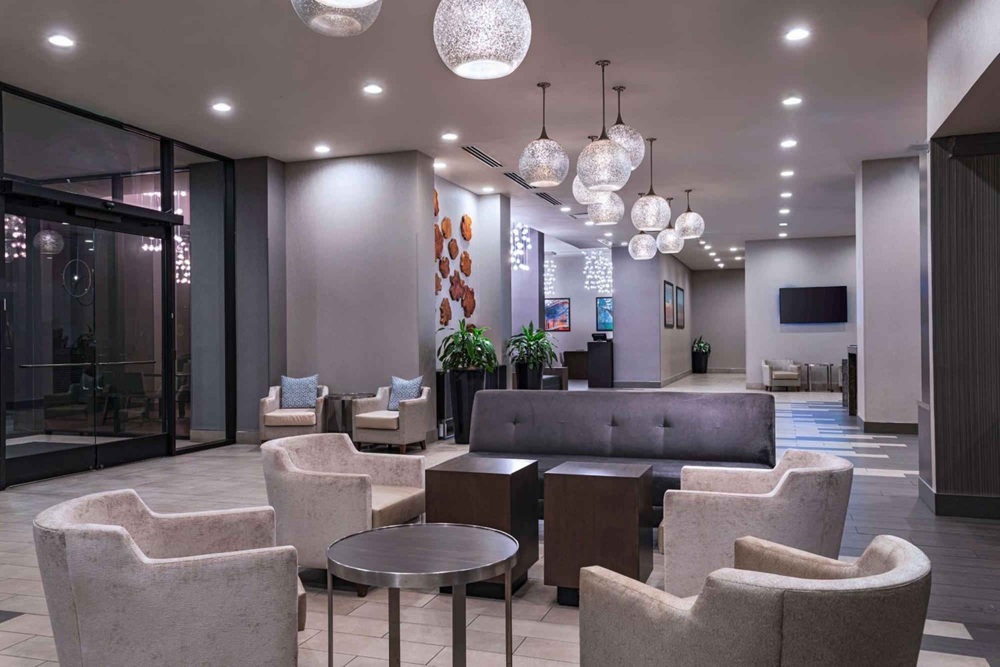 Отель Hilton Houston Plaza/Medical Center Экстерьер фото