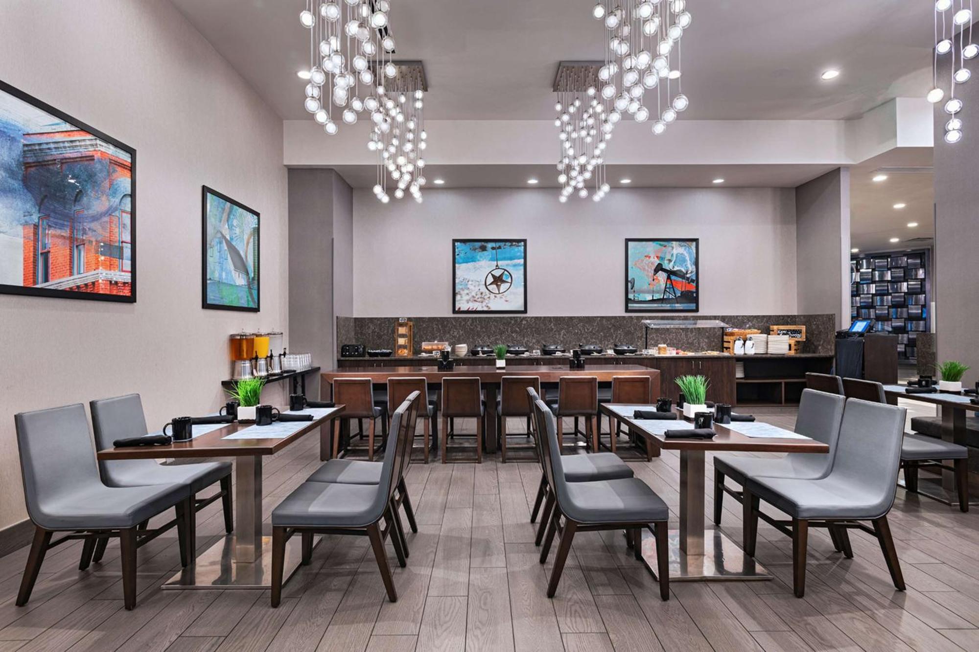 Отель Hilton Houston Plaza/Medical Center Экстерьер фото