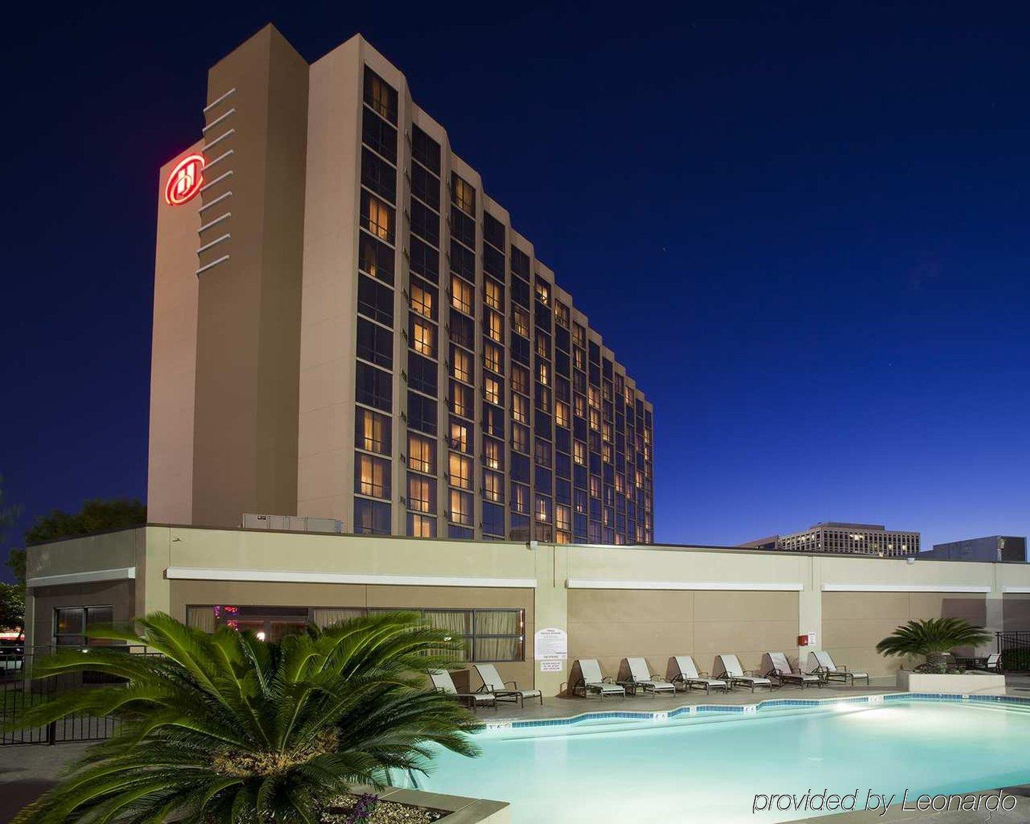 Отель Hilton Houston Plaza/Medical Center Экстерьер фото